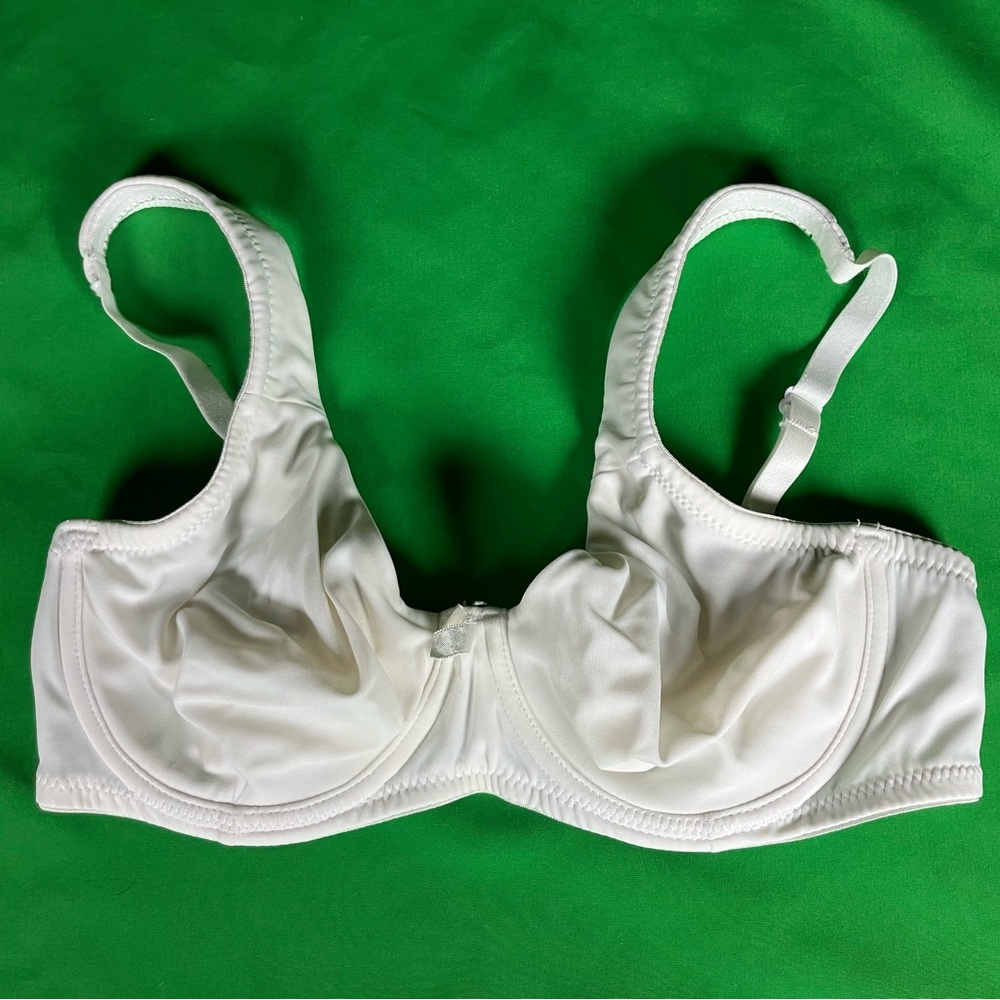 Experience ultimate comfort with this thin, no push-up breathable summer bra